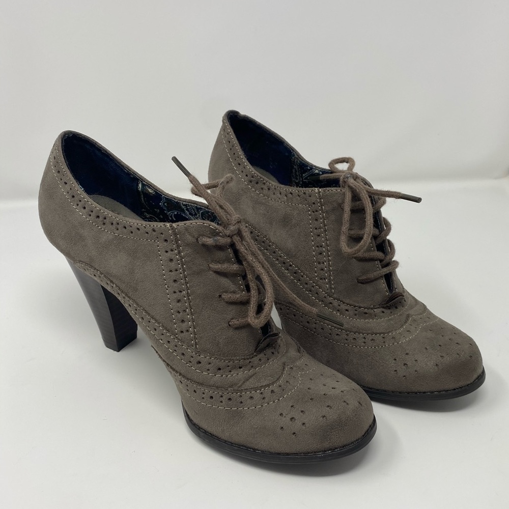 Fioni Women’s Gray Suede 3.5’ Heels Size 8